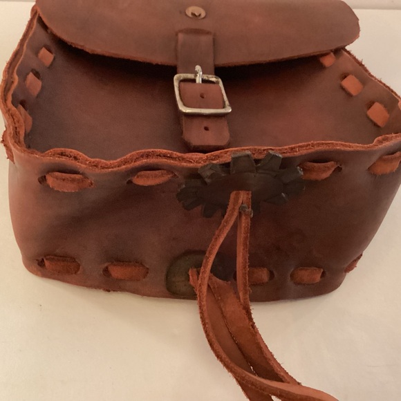 Hand crafted leather bag with fringe - Picture 4 of 13